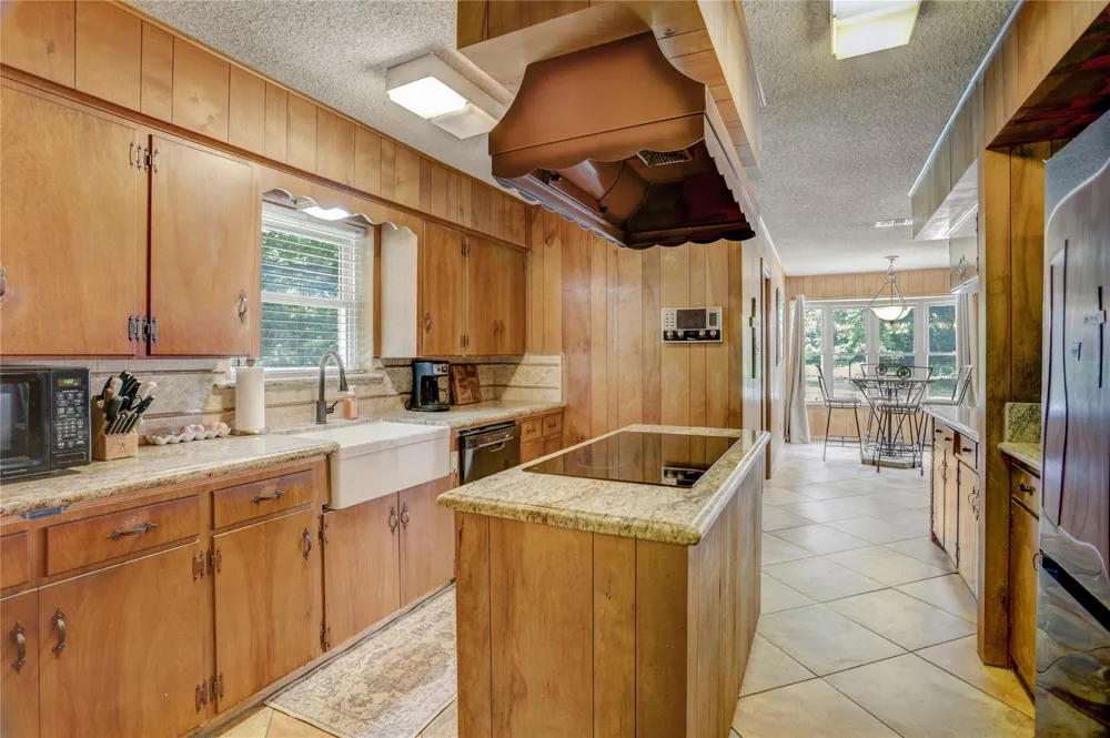 319 Garrett Road Wharton, TX 77488