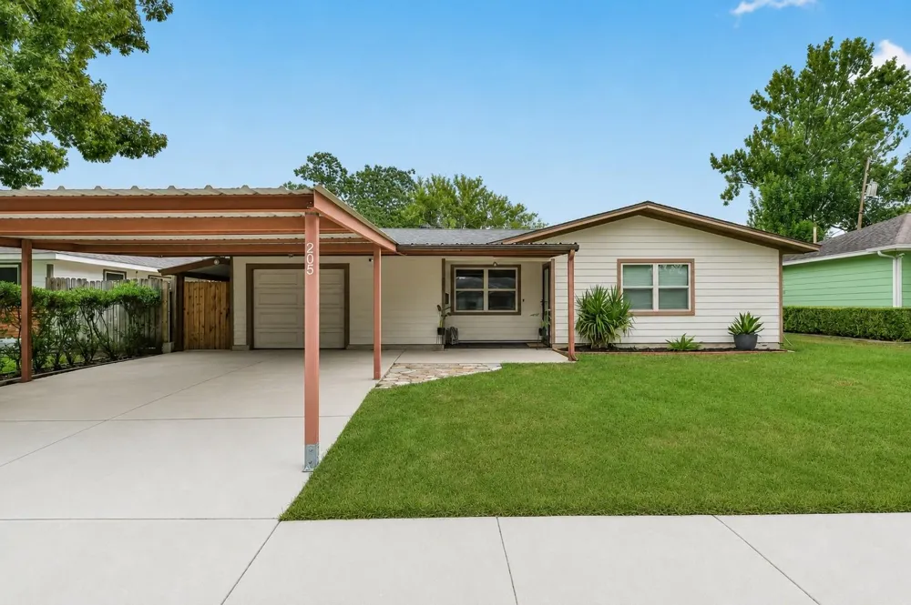 205 Robin Street Deer Park, TX 77536