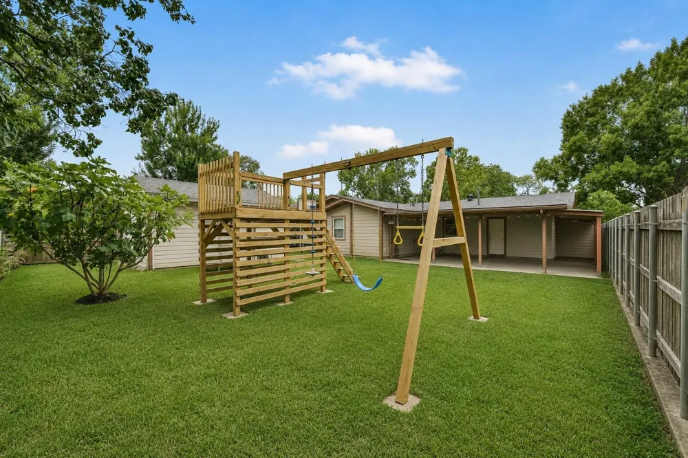 205 Robin Street Deer Park, TX 77536