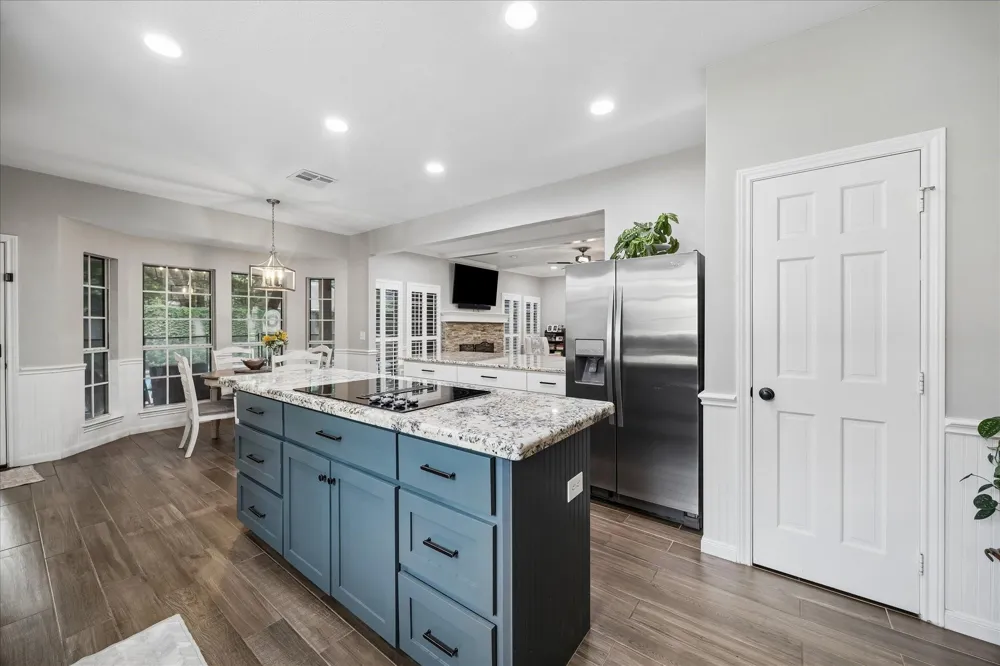 2411 Kings Lodge Drive Kingwood, TX 77345