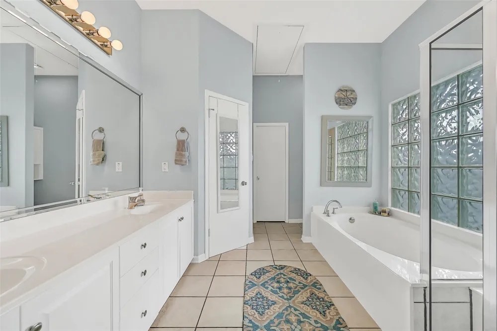 13339 Binnacle Way Galveston, TX 77554