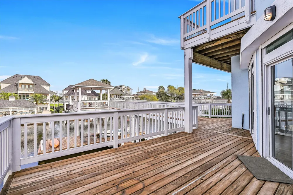 13339 Binnacle Way Galveston, TX 77554