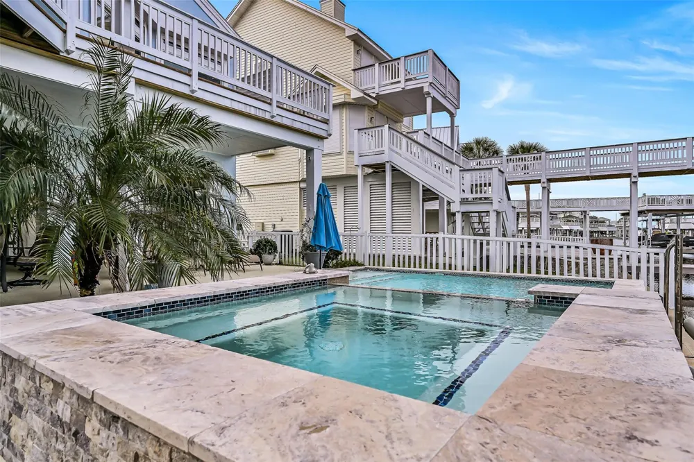 13339 Binnacle Way Galveston, TX 77554