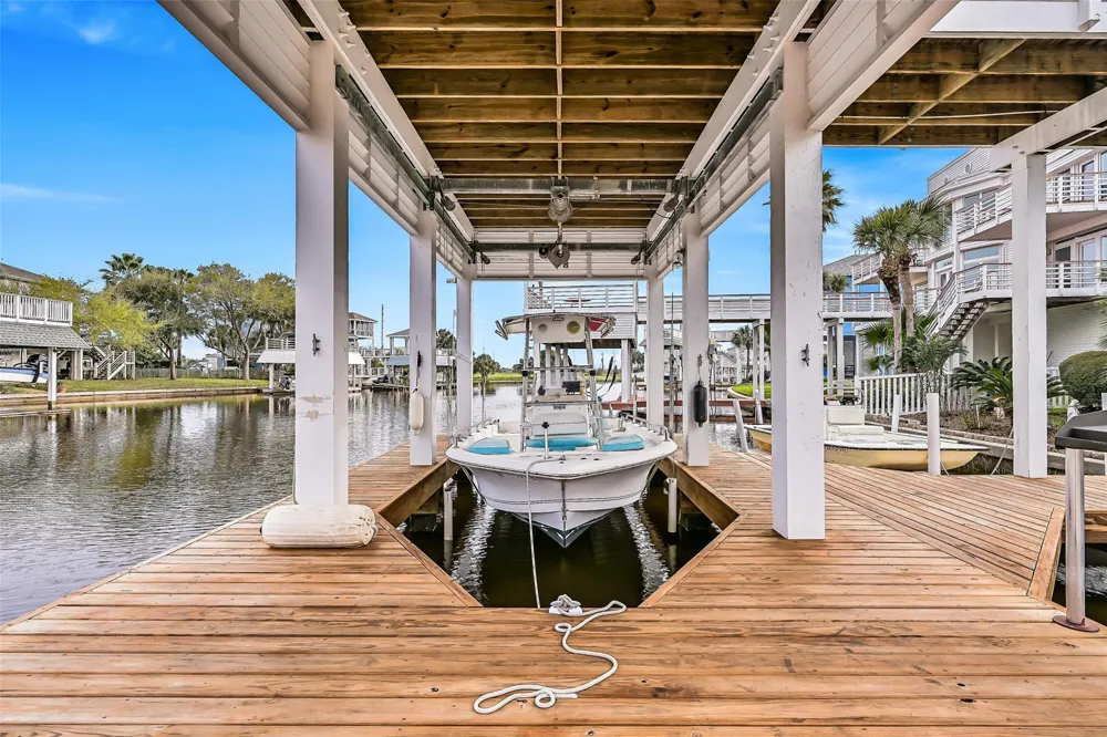 13339 Binnacle Way Galveston, TX 77554