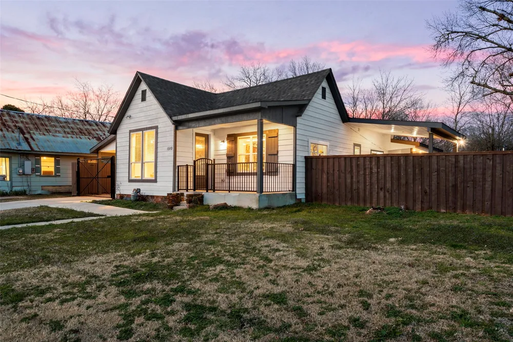 1510 S Lindsay Gainesville, TX 76240