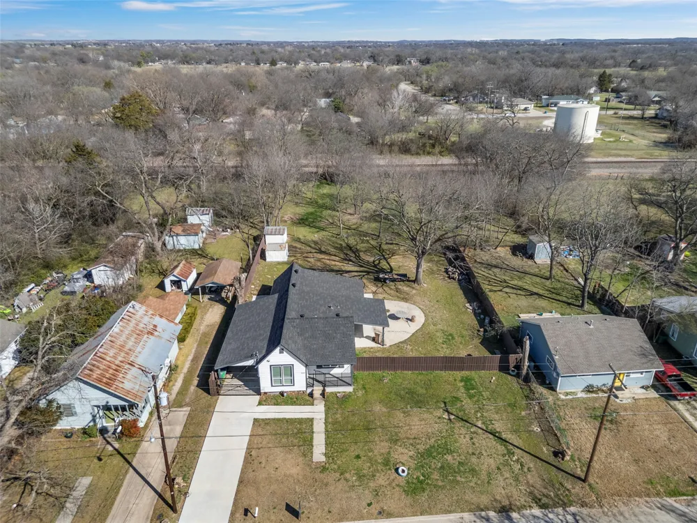 1510 S Lindsay Gainesville, TX 76240