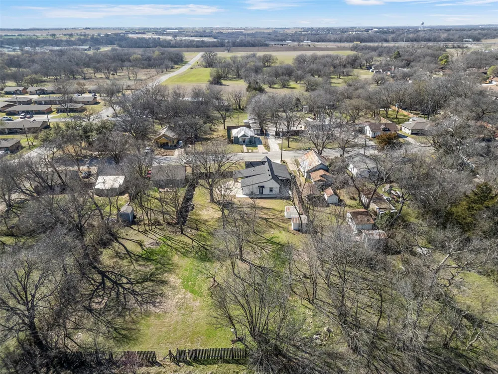 1510 S Lindsay Gainesville, TX 76240