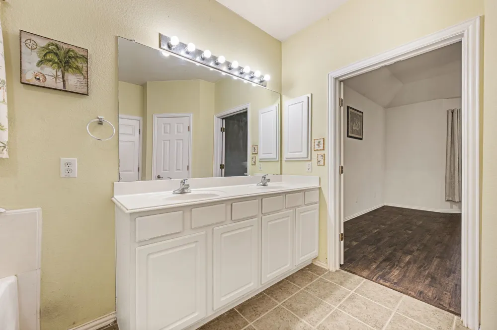 1417 White Ash Street Saginaw, TX 76131