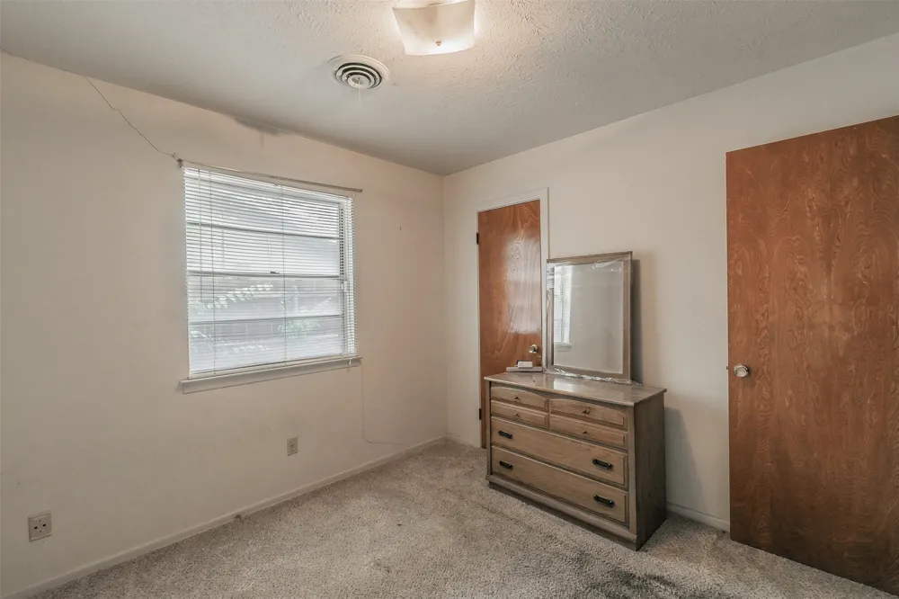 7412 Meadowcrest Drive Fort Worth, TX 76112