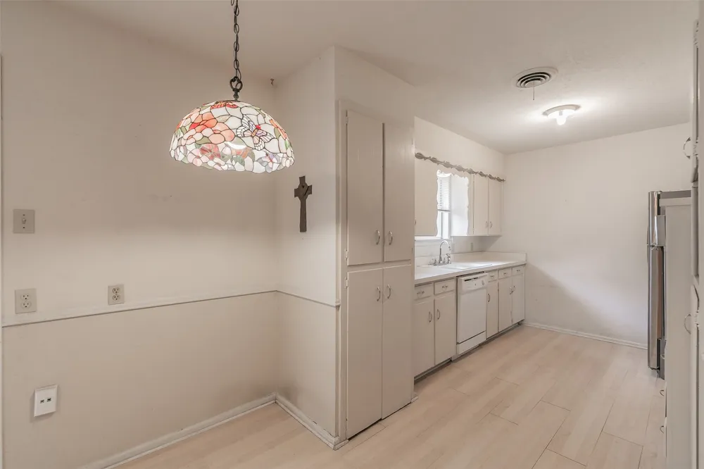 7412 Meadowcrest Drive Fort Worth, TX 76112
