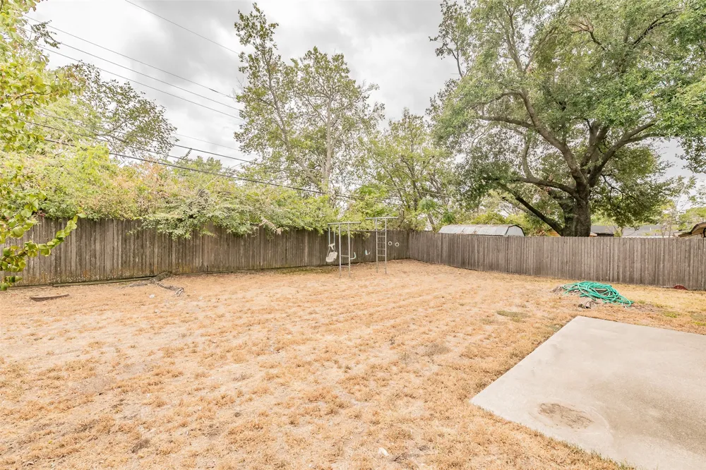 7412 Meadowcrest Drive Fort Worth, TX 76112