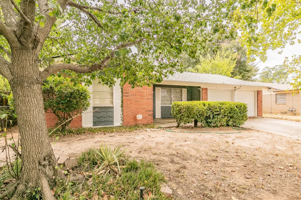 7412 Meadowcrest Drive Fort Worth, TX 76112