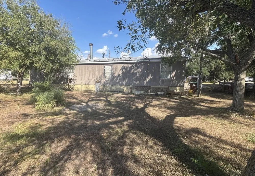 4203 county road 382 No City, TX 78253