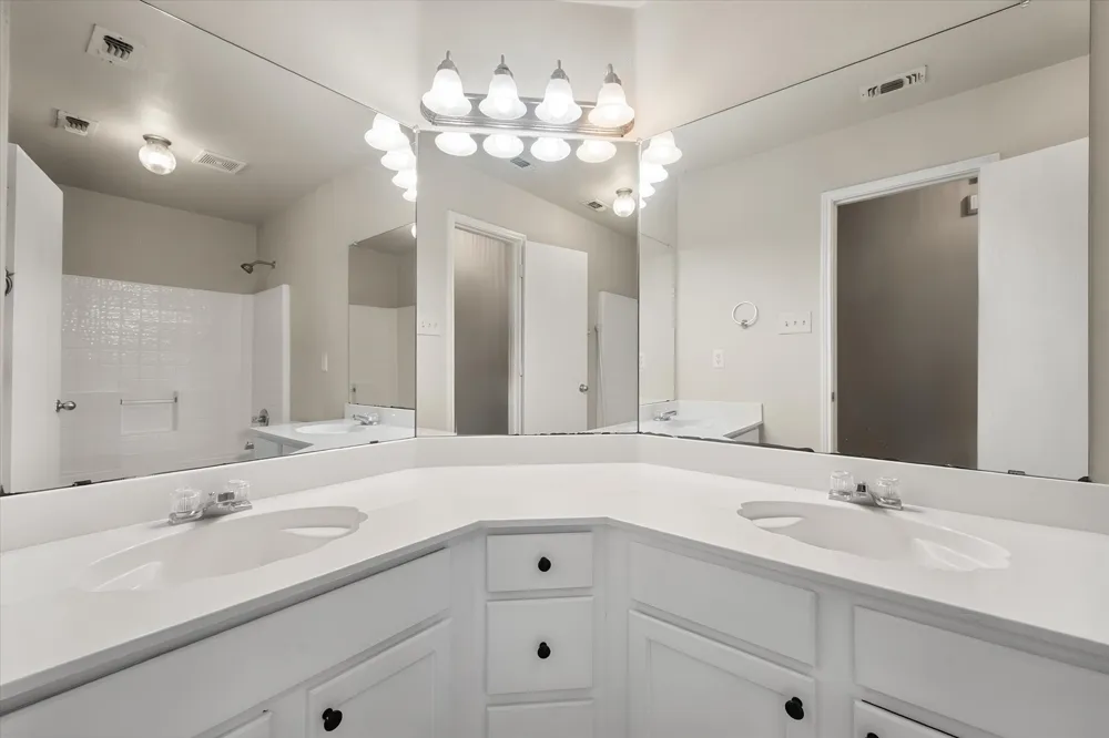 1017 Caleb Street Burleson, TX 76028