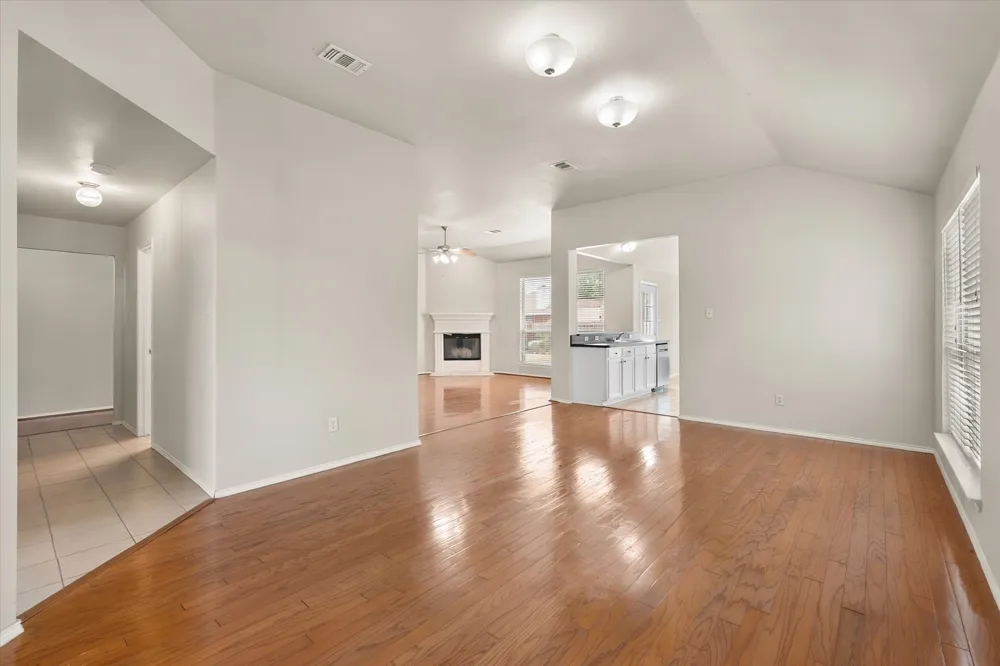 1017 Caleb Street Burleson, TX 76028