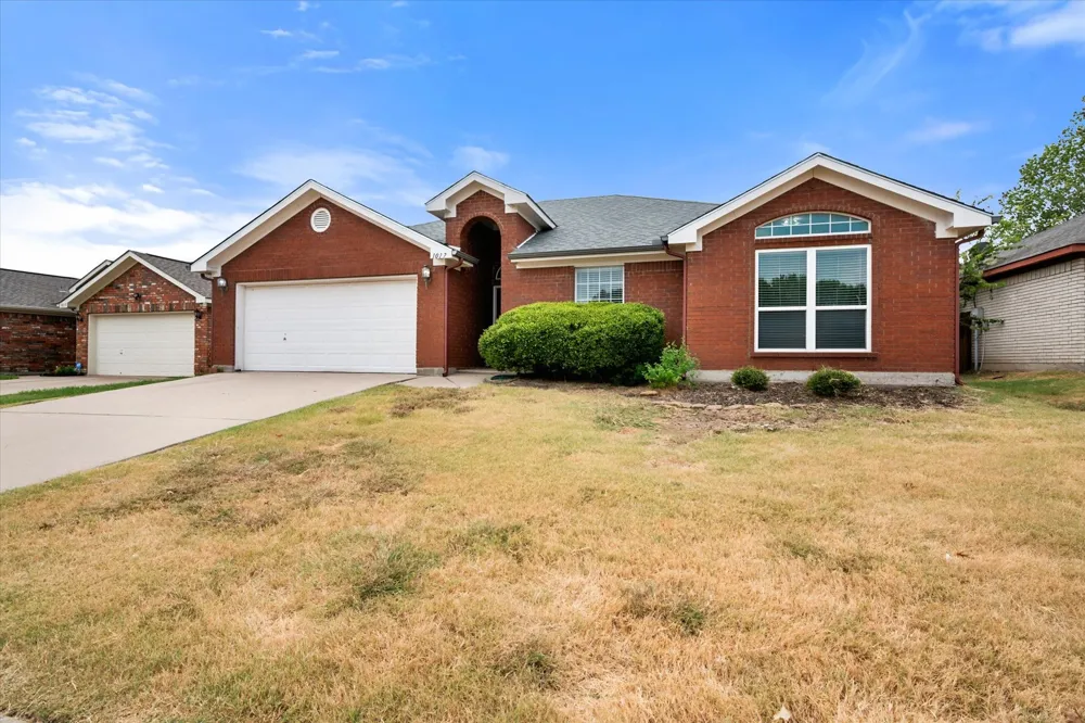 1017 Caleb Street Burleson, TX 76028