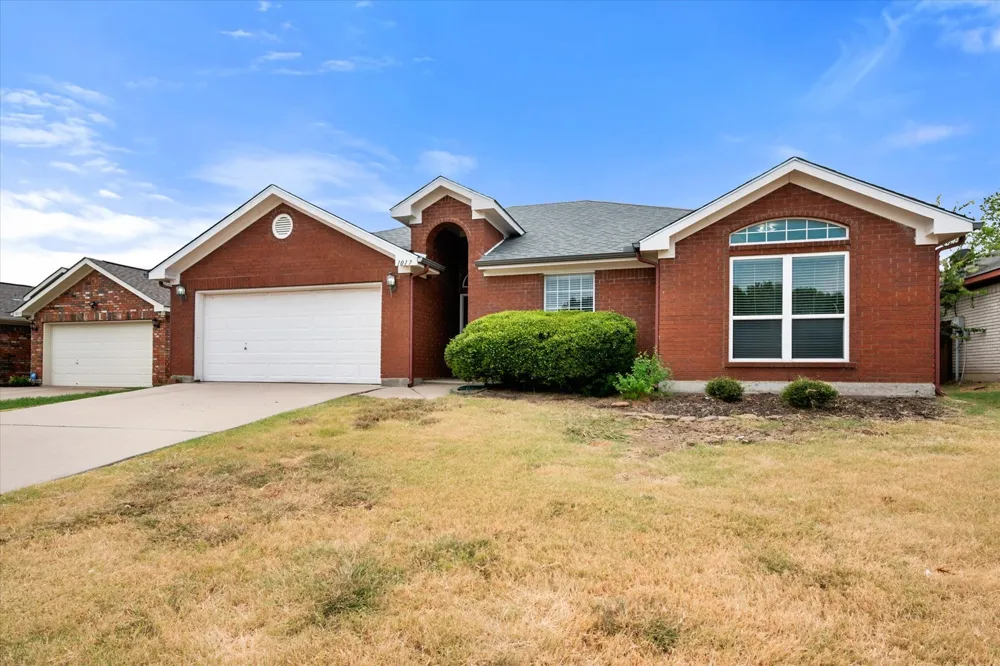 1017 Caleb Street Burleson, TX 76028