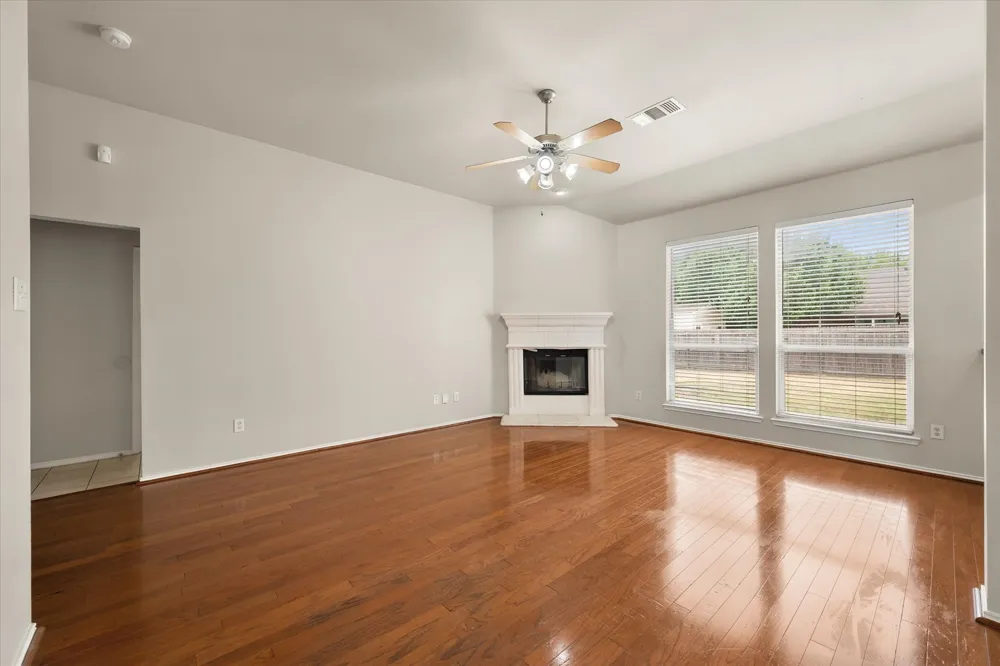 1017 Caleb Street Burleson, TX 76028
