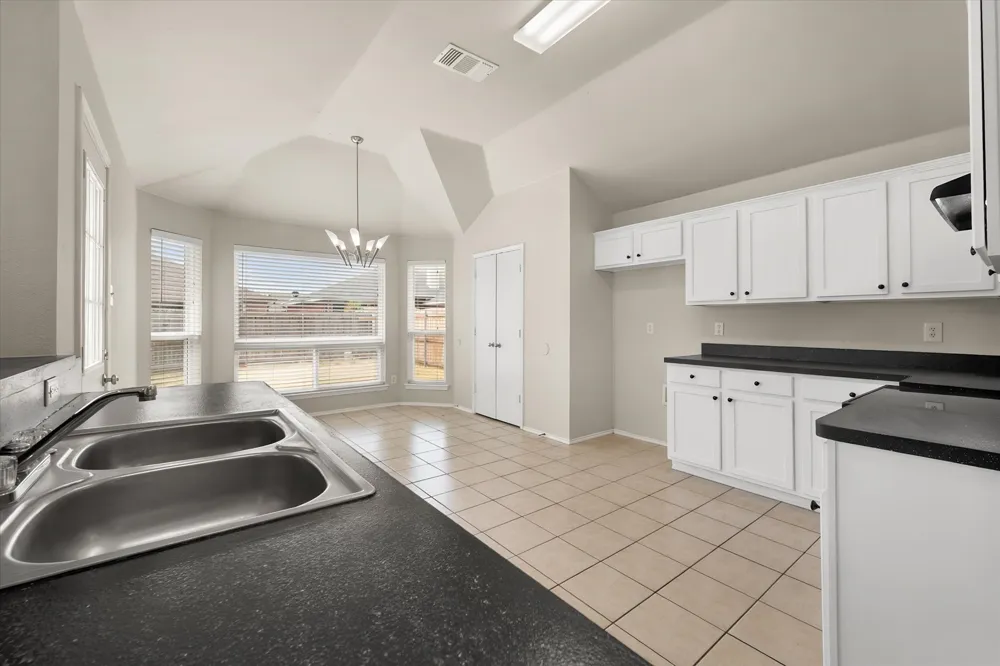 1017 Caleb Street Burleson, TX 76028