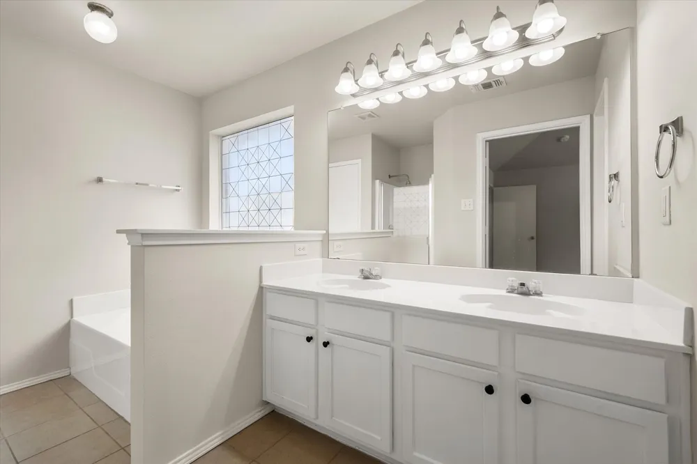 1017 Caleb Street Burleson, TX 76028