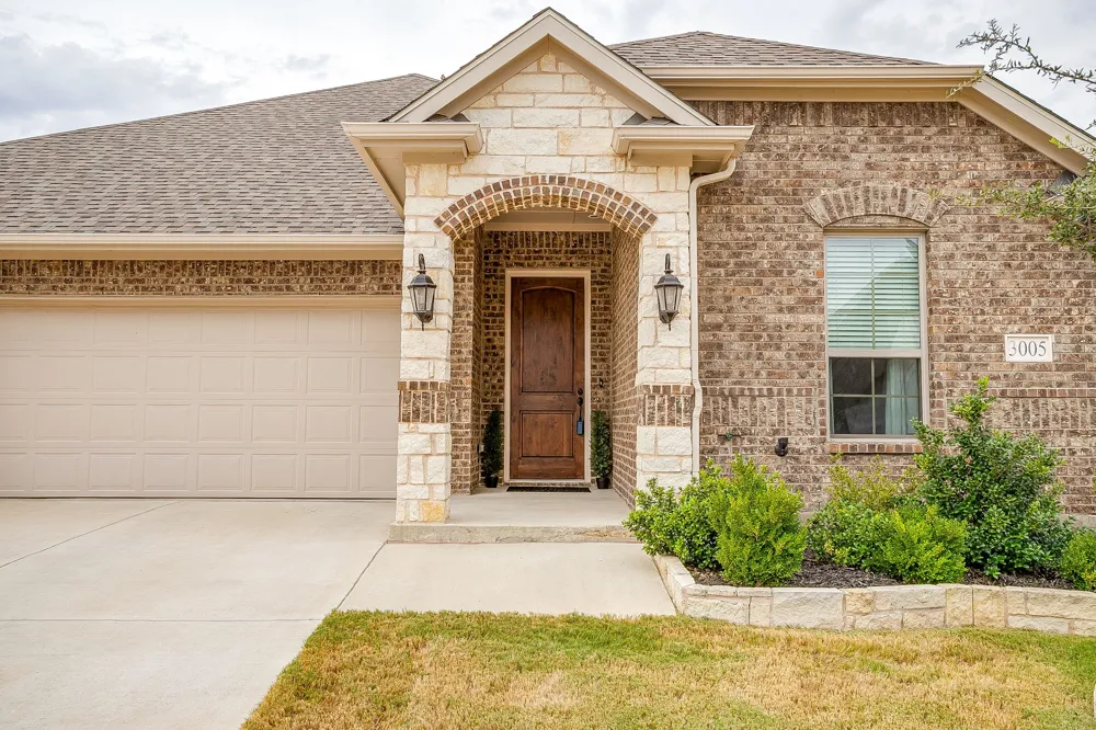 3005 Nob Hill Drive Burleson, TX 76028