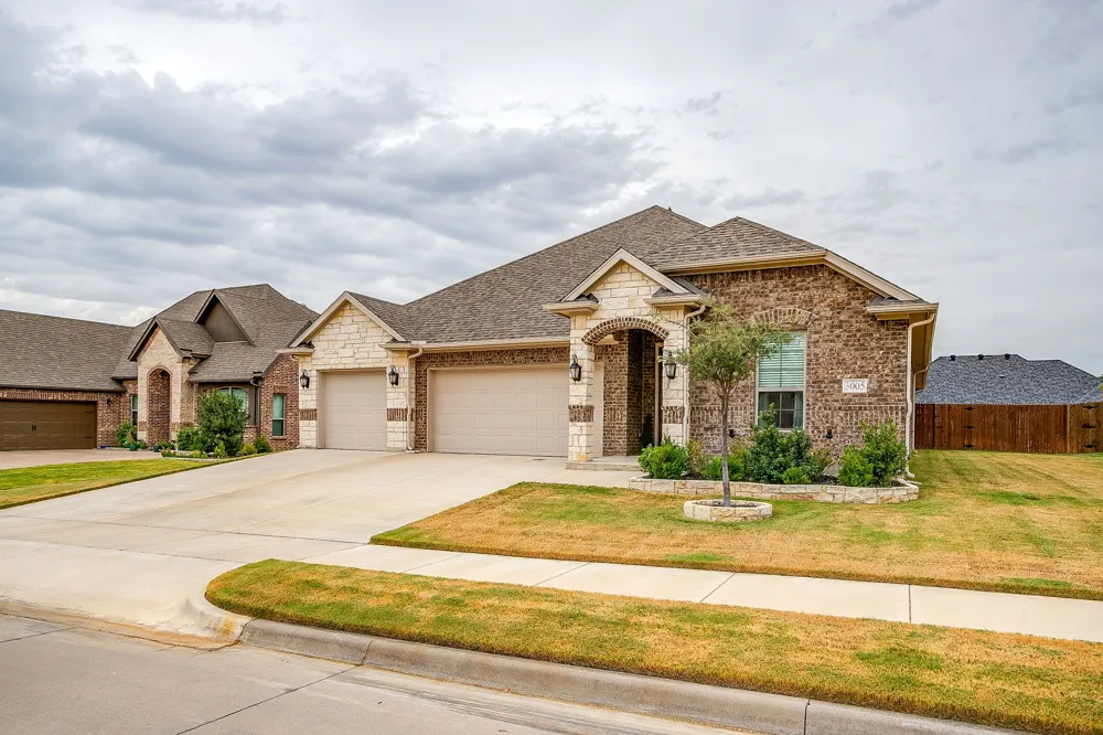 3005 Nob Hill Drive Burleson, TX 76028