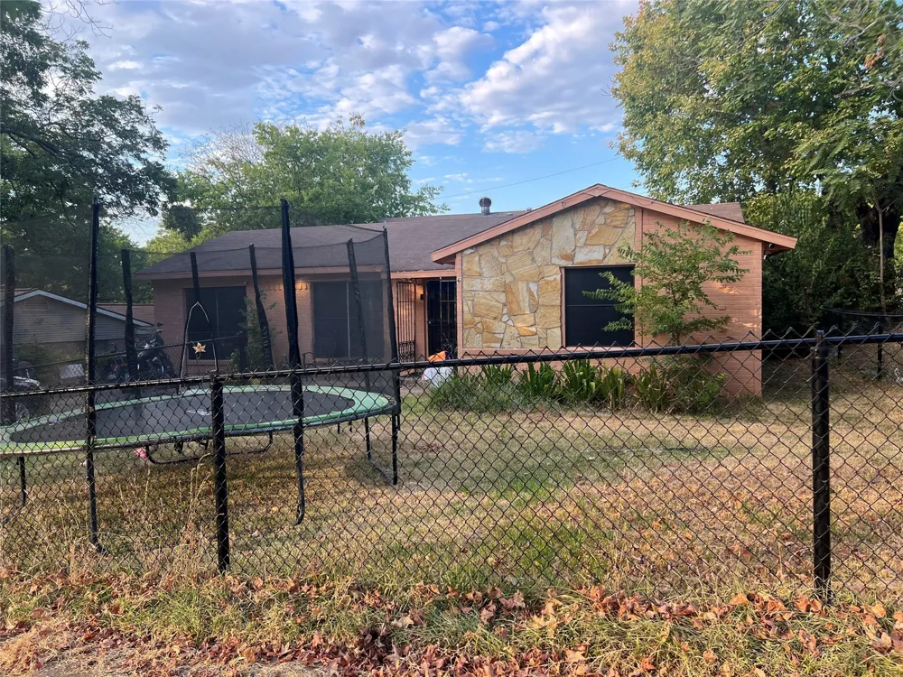 6057 Park Manor Drive Dallas, TX 75241
