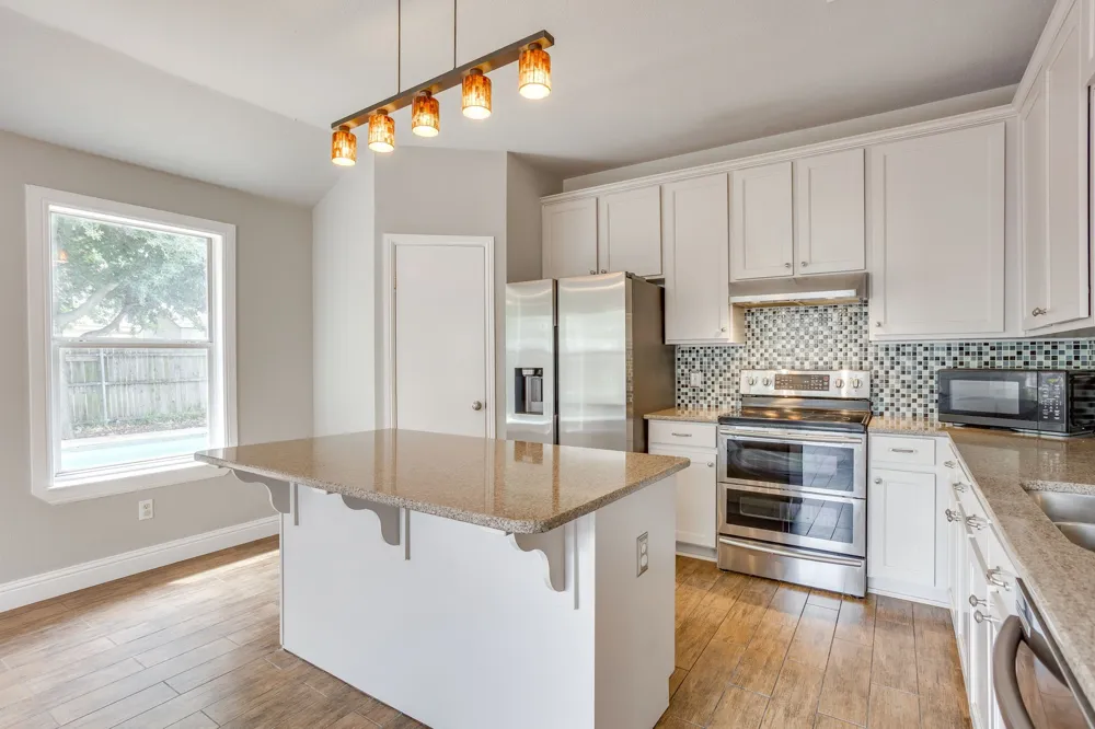 9825 Stoney Bridge Road Fort Worth, TX 76108