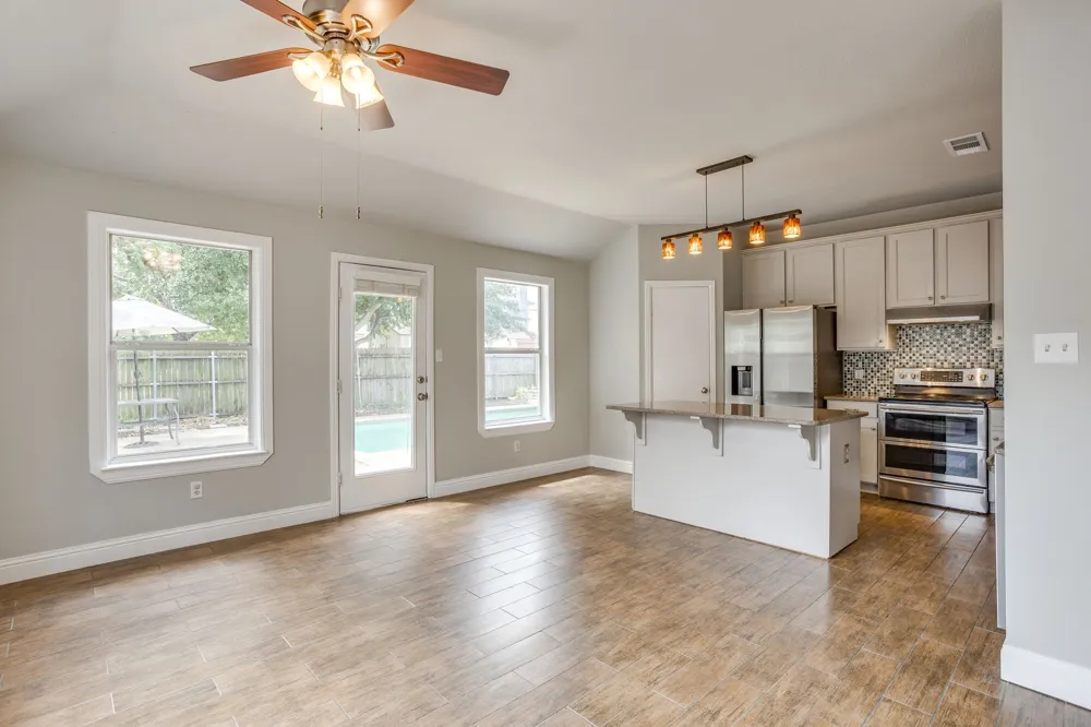 9825 Stoney Bridge Road Fort Worth, TX 76108