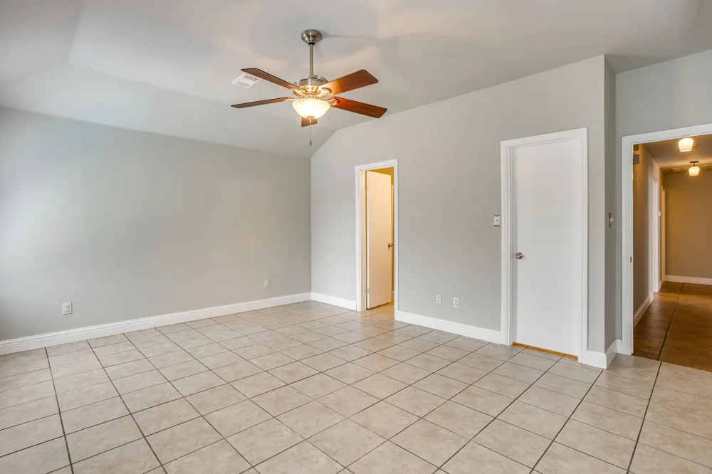 9825 Stoney Bridge Road Fort Worth, TX 76108