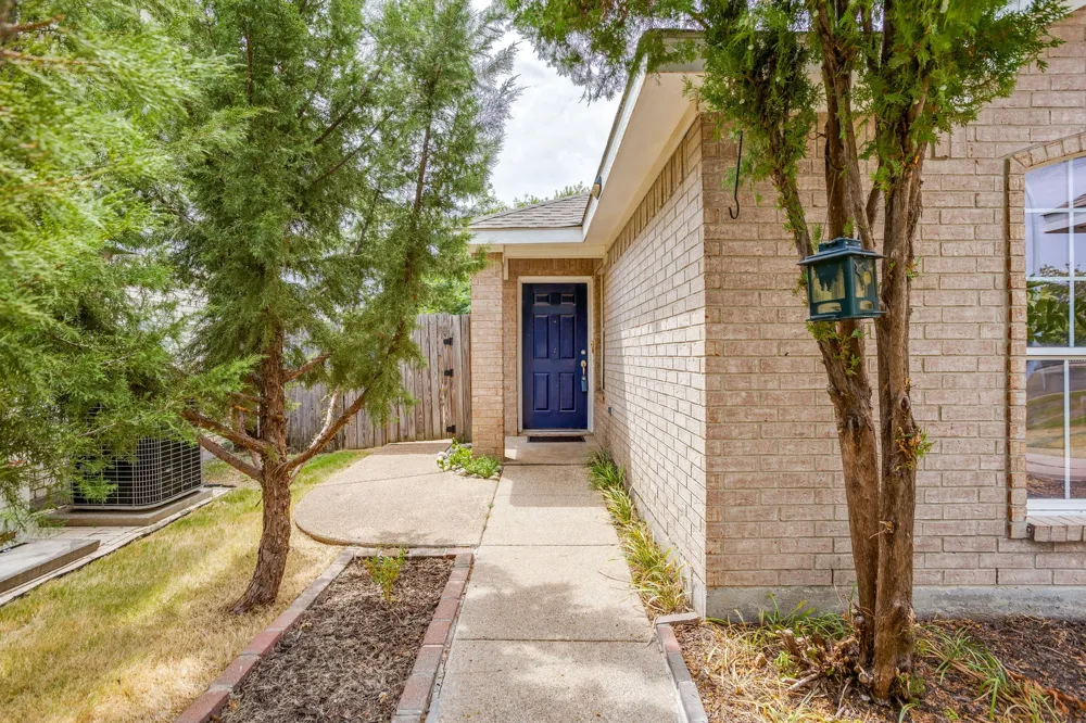 9825 Stoney Bridge Road Fort Worth, TX 76108