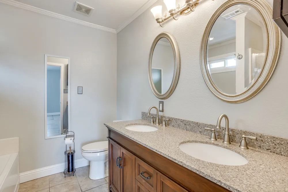 9825 Stoney Bridge Road Fort Worth, TX 76108