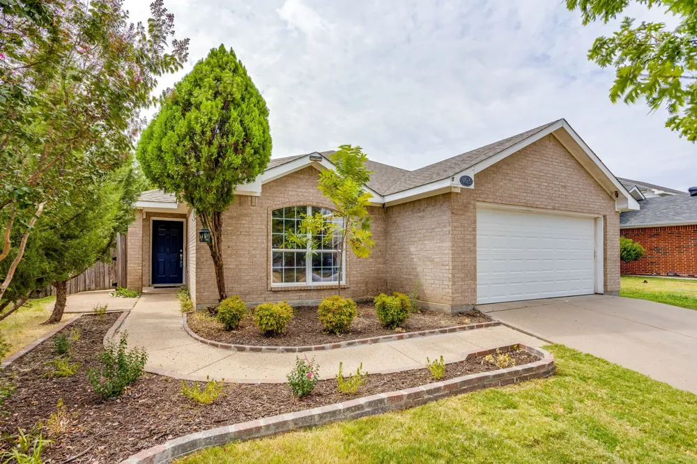 9825 Stoney Bridge Road Fort Worth, TX 76108