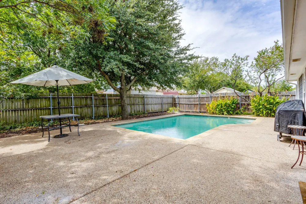 9825 Stoney Bridge Road Fort Worth, TX 76108
