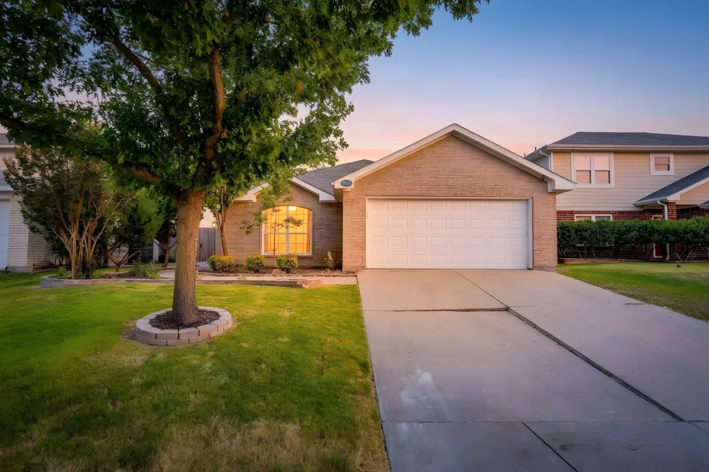 9825 Stoney Bridge Road Fort Worth, TX 76108