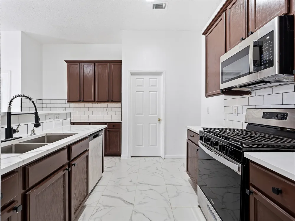 6805 Red Rock Trail Watauga, TX 76137