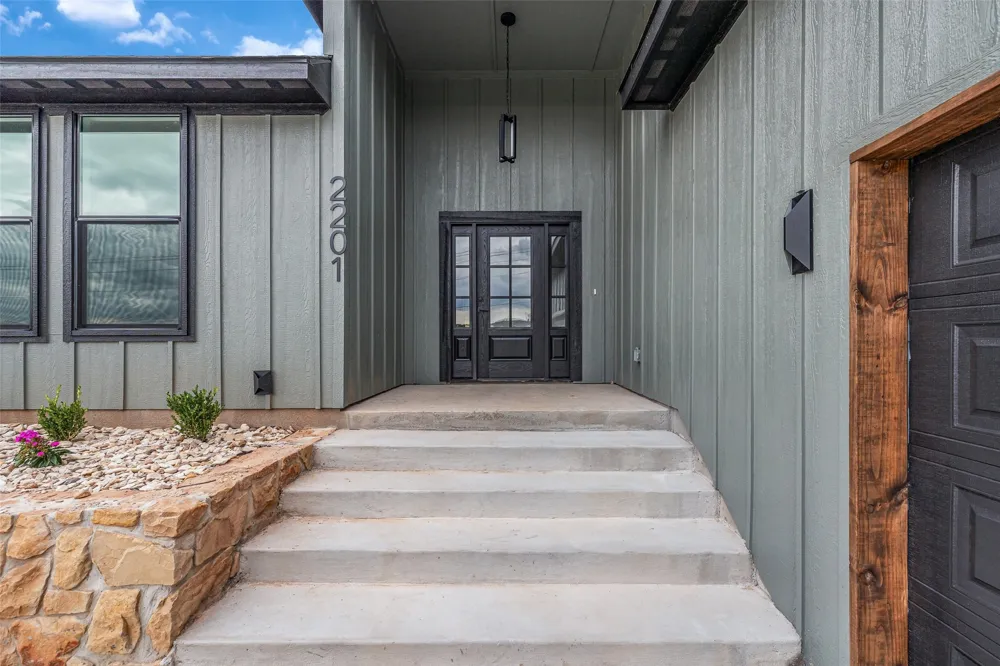 2201 Christine Drive Granbury, TX 76048