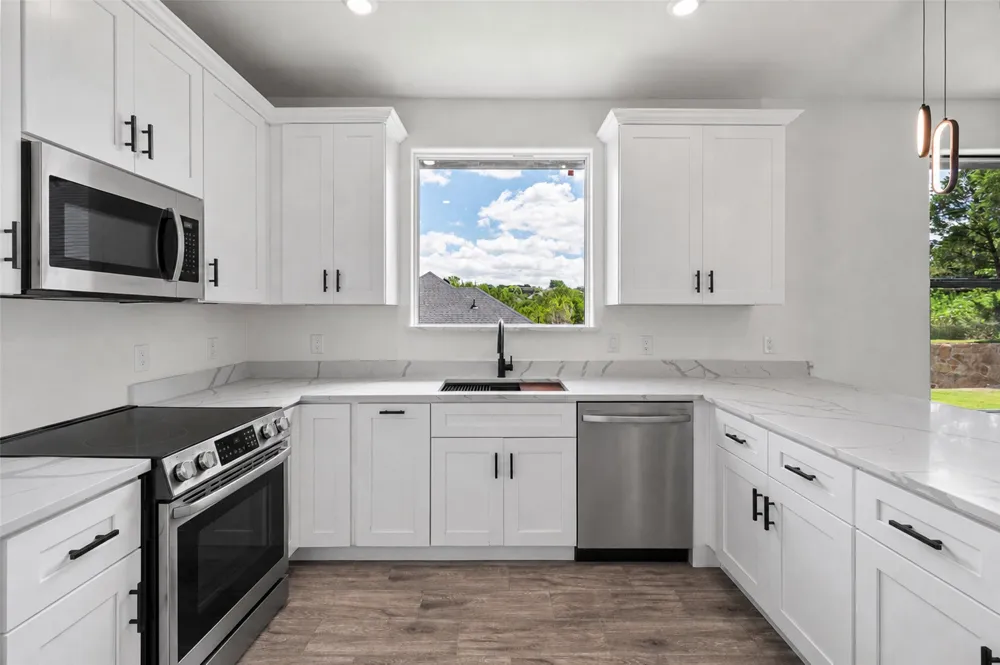 2201 Christine Drive Granbury, TX 76048