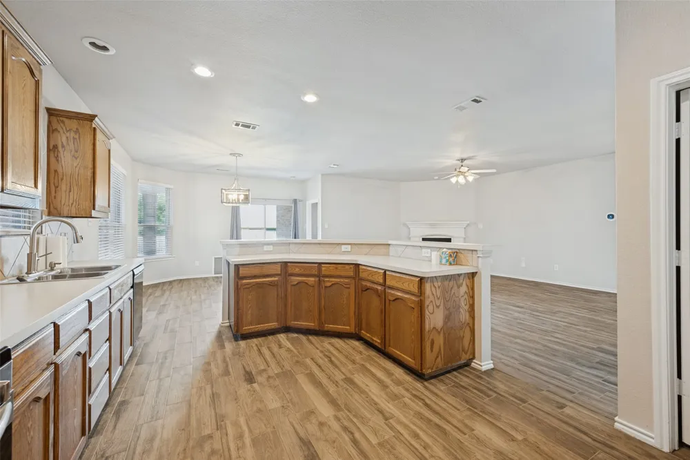 608 Mesa Ridge Court Arlington, TX 76002
