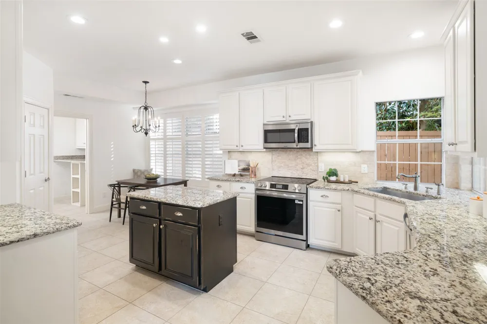 8915 White Pine Lane Dallas, TX 75238