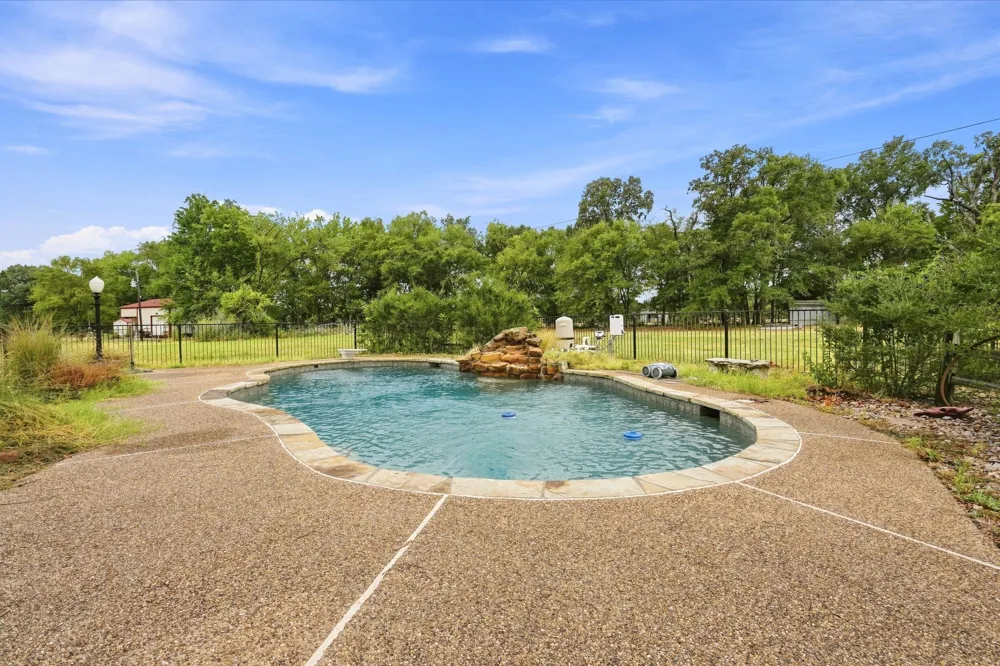 7942 Fm 859 Edgewood, TX 75117