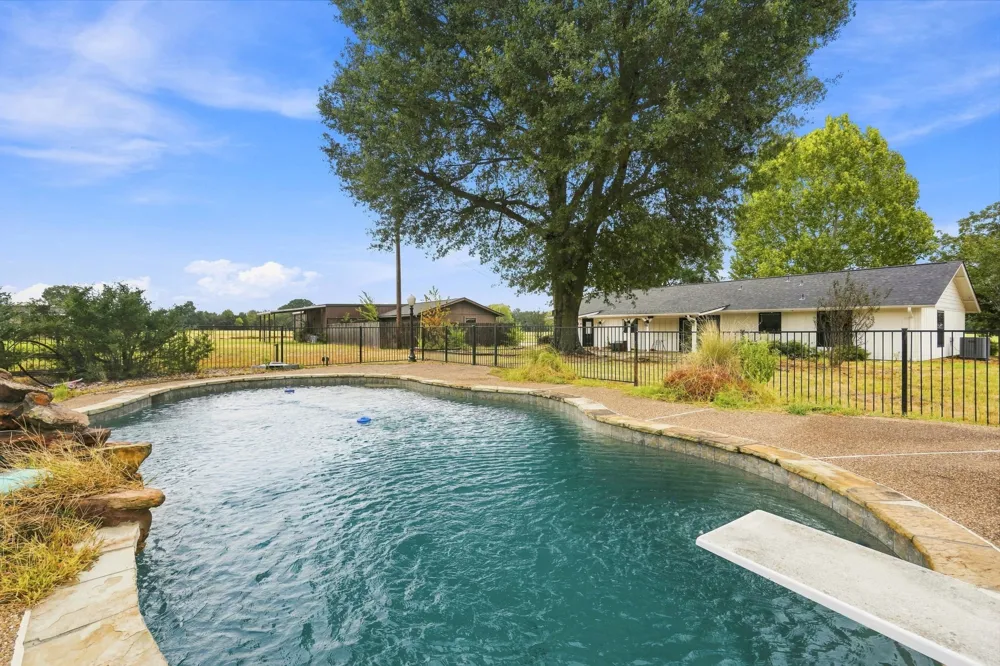 7942 Fm 859 Edgewood, TX 75117
