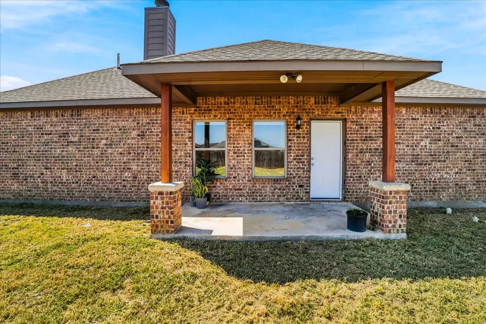 109 Springleaf Lane Mabank, TX 75147