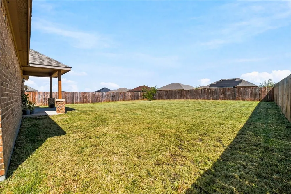 109 Springleaf Lane Mabank, TX 75147