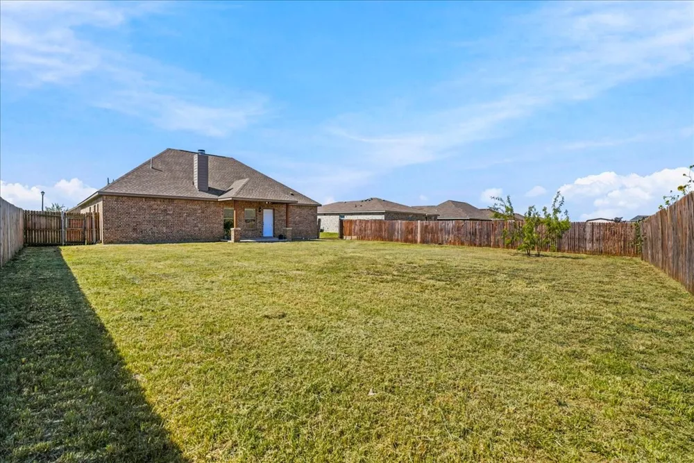 109 Springleaf Lane Mabank, TX 75147