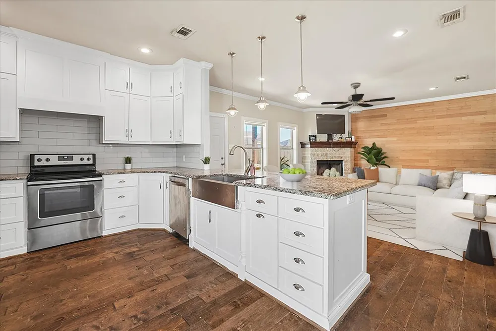 109 Springleaf Lane Mabank, TX 75147