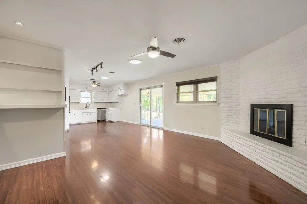 4105 Springbranch Drive Benbrook, TX 76116