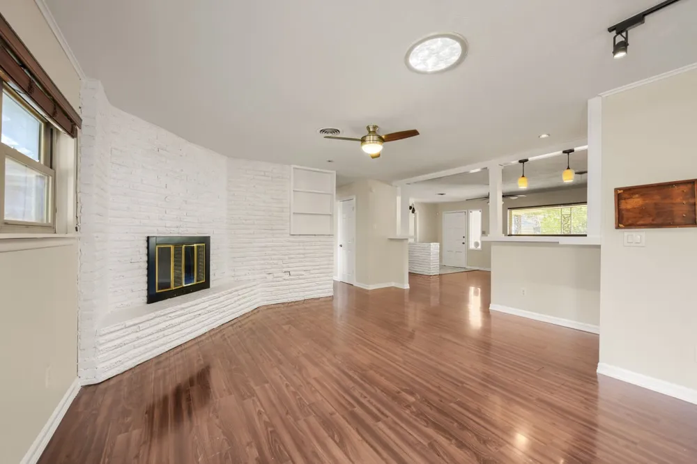 4105 Springbranch Drive Benbrook, TX 76116