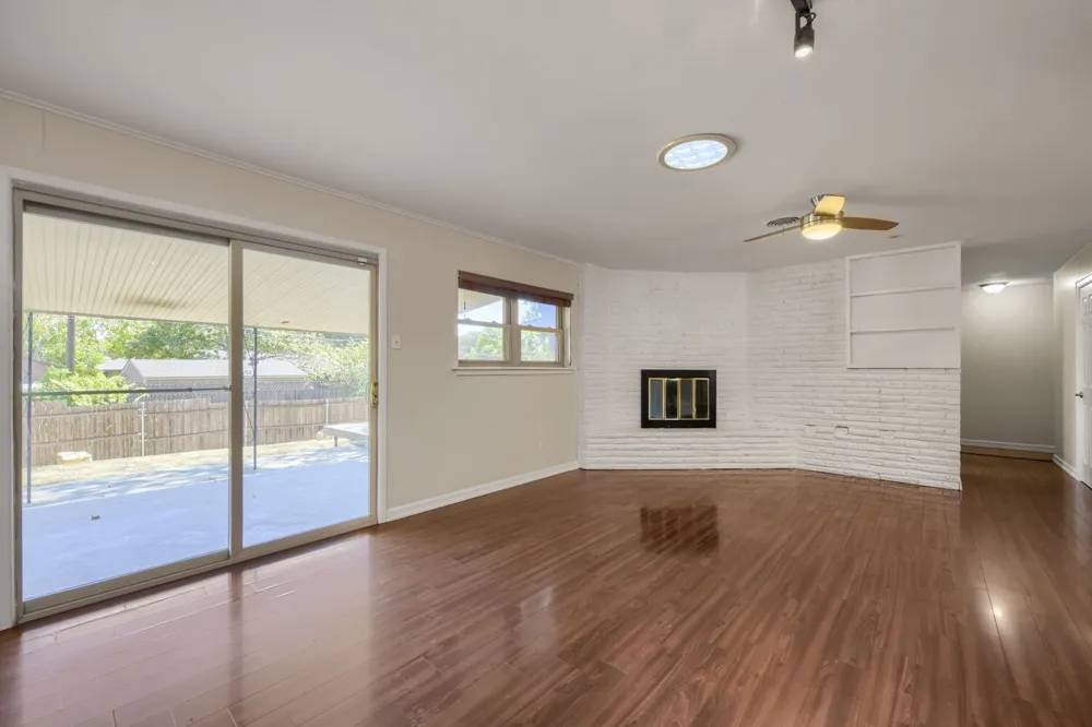 4105 Springbranch Drive Benbrook, TX 76116