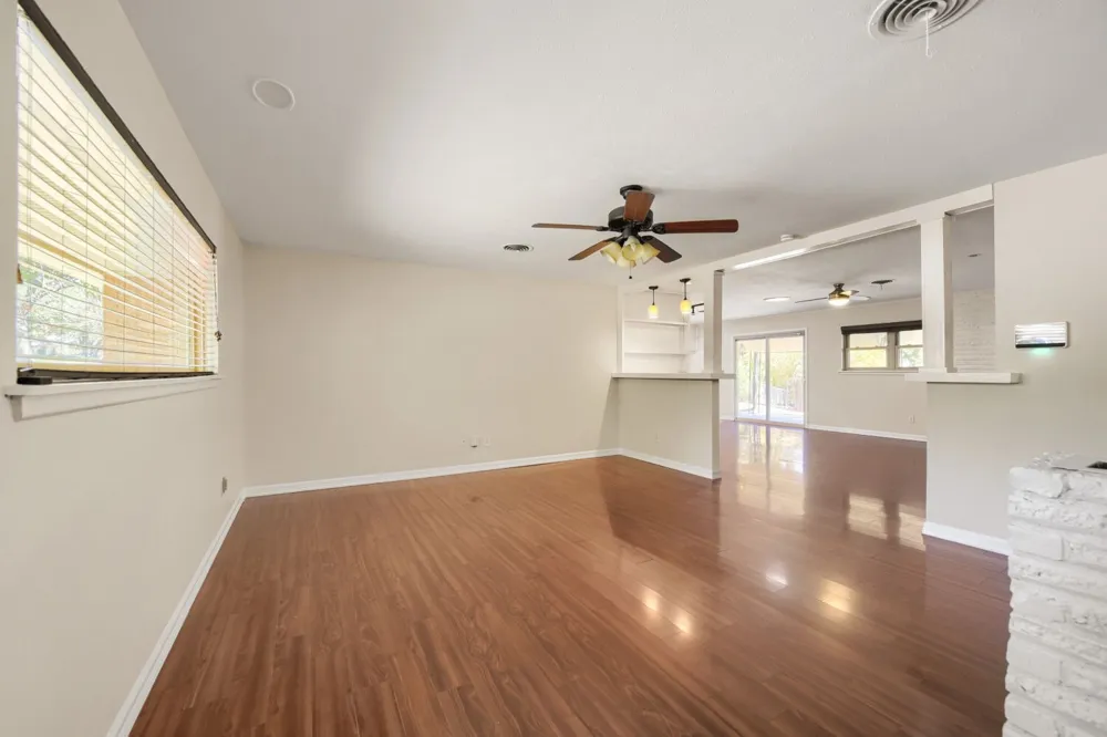 4105 Springbranch Drive Benbrook, TX 76116